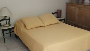 Fer et planche Ă repasser, Wi-Fi gratuit, draps fournis