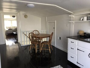 Dining - 'Edith' Carriage House Getaway - I-75/Hamburg! (Lexington)