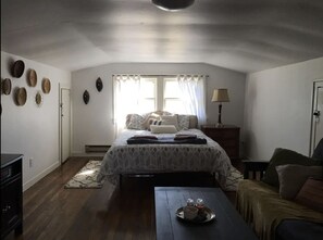 1 bedroom - 'Edith' Carriage House Getaway - I-75/Hamburg! (Lexington)