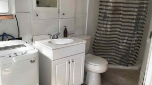 Bathroom - 'Edith' Carriage House Getaway - I-75/Hamburg! (Lexington)