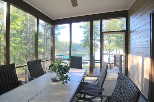 MASTERS WEEK!Perfect Gathering Spot On Oconee. Ritz, Lake, Clays, Fishing, Golf!