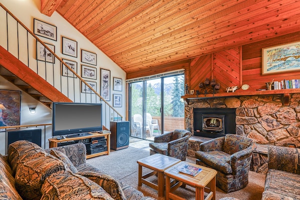 TV, fireplace, DVD player