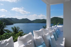 1 bedroom, desk, iron/ironing board, travel cot - Stunning Luxury 1Bedroom 2 Bathroom Villa Suite amazing Bay & Ocean views (Busuanga)