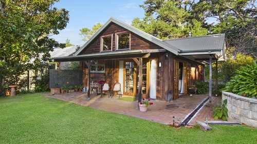 BROWNS COTTAGE - the perfect destination for a romantic getaway. SPECIALS ON NOW !