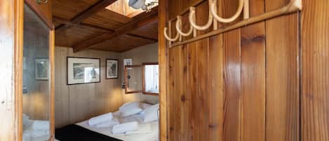 1 slaapkamer, een strijkplank/strijkijzer, wifi, beddengoed
