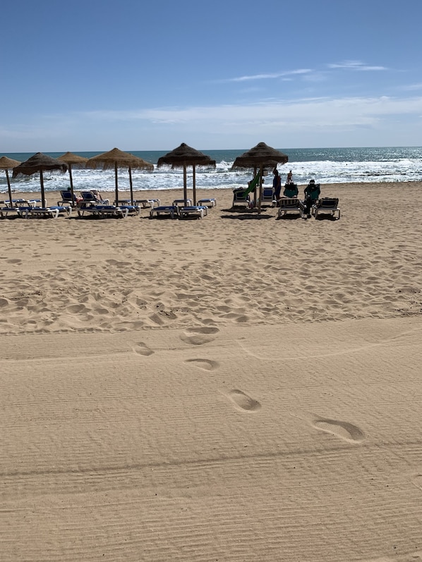 Beach nearby - Spacious Four-floor Luxury Torrevieja Villa,Sea and Park Views, Free Wi Fi. (Torrevieja)