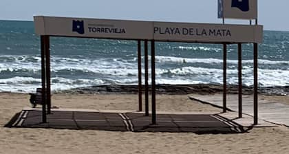 Spacieux Quatre-chaussée de luxe Torrevieja Villa, mer et vue sur le parc, connexion Wi Fi.