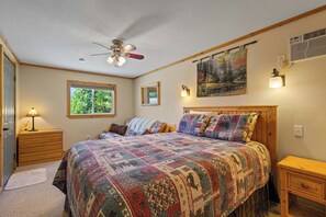 4 bedrooms, desk, iron/ironing board, free WiFi