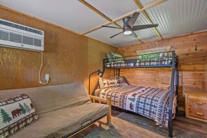 4 bedrooms, desk, iron/ironing board, free WiFi