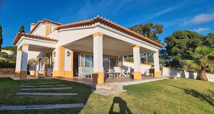 Villa "SOL" With private Pool Set In Landscaped Gardens near Costa da Caparica