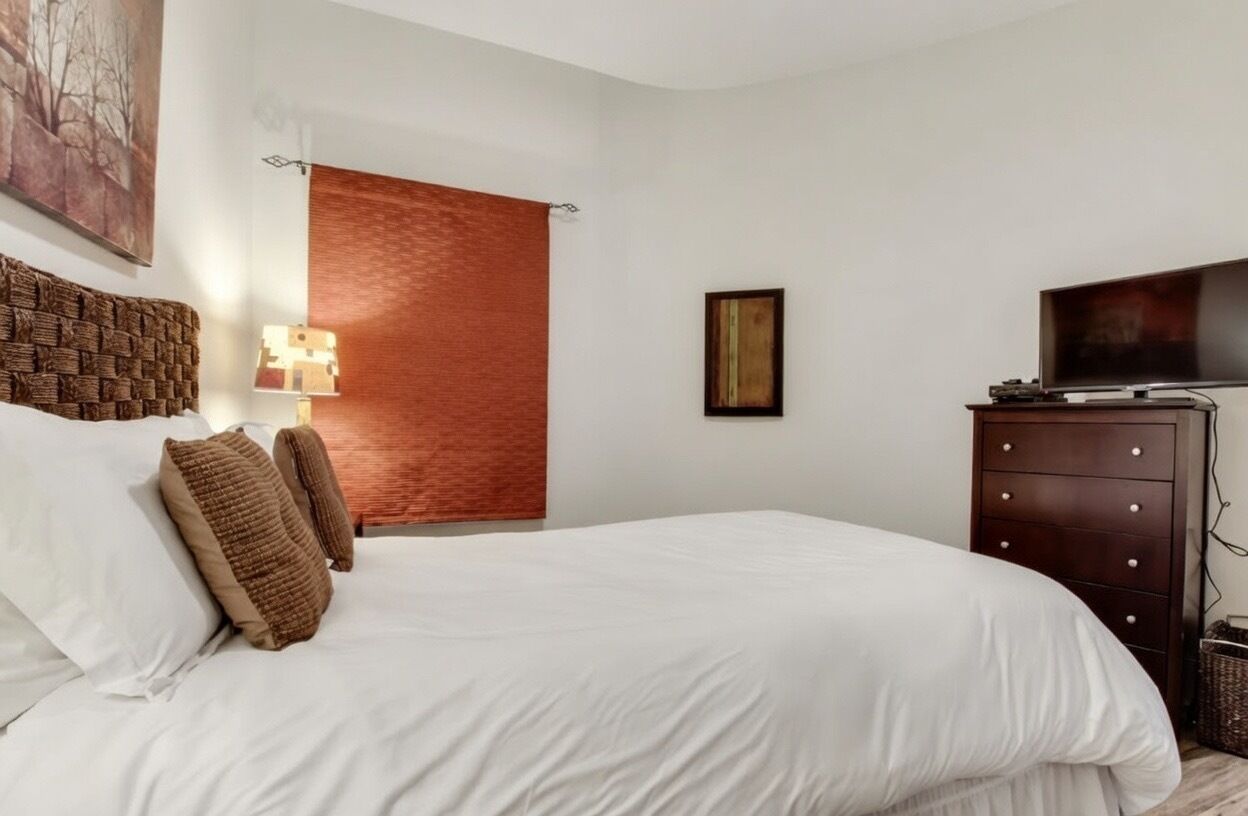3 habitaciones, tabla de planchar con plancha, wifi y ropa de cama 