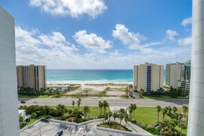 A high-rise building with a view of the beach and ocean. - Luxury 12th Floor Condo at Bella Luna (Orange Beach)