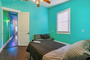 5 bedrooms, desk, iron/ironing board, free WiFi