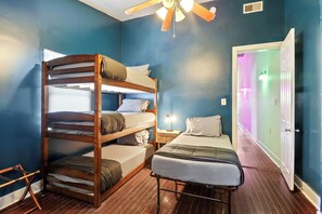 5 bedrooms, desk, iron/ironing board, travel crib
