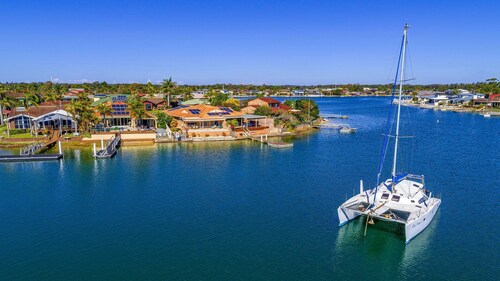 Seachange - Pet friendly waterfront holiday home