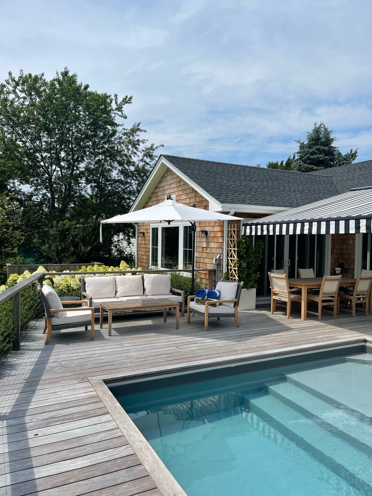 Heated pool on Goose Creek, private dock, massive yard walk to beach, wineries