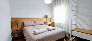 Bügeleisen/Bügelbrett, Reisekinderbett, kostenloses WLAN, Bettwäsche