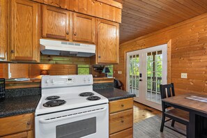 冰箱、微波炉、烤箱、炉灶