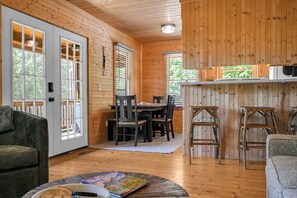 Dining - Cozy Mountain Getaway - Hiking, Waterfalls & Pond - Buck Mountain - Near Boone (Purlear)
