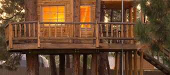 FAMILY REUNION or corp retreat - 6 rm/4 bathrm, pool, hot tub, trampoline + more