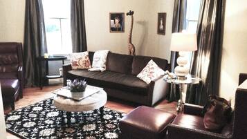 Smart TV, fireplace, books, music library