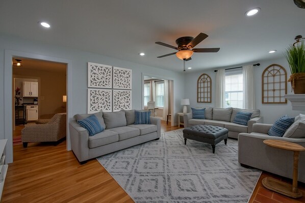 Smart TV, reproductor de DVD y libros 