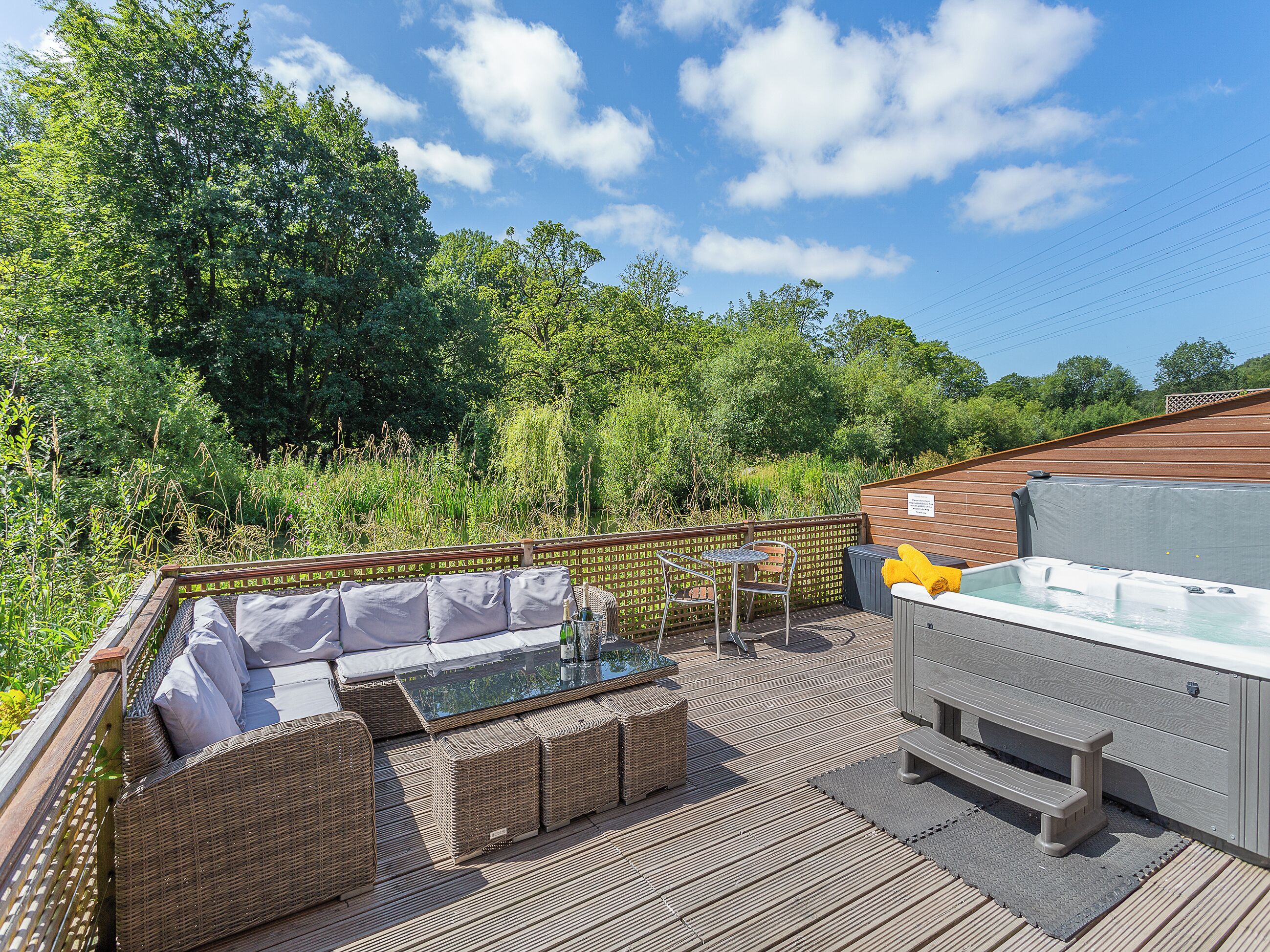 Outdoor spa tub