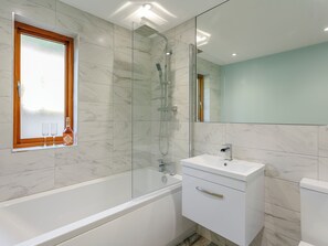 Towels - Waterside Lodge Thirteen - UK11853 (Elland, near Brighouse)