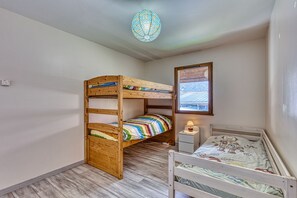 3 chambres, fer et planche à repasser, Wi-Fi gratuit, draps fournis