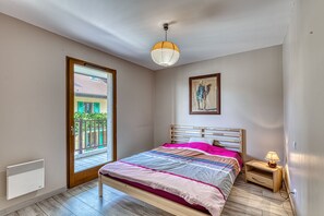 3 sovrum, strykjärn/strykbräda, gratis wi-fi och sängkläder