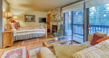 Walk to Gondola & Village - Studio with WiFi, Hot Tub & Sauna