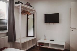 2 bedrooms, travel cot, free WiFi