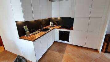 Réfrigérateur, four, plaque de cuisson, lave-vaisselle