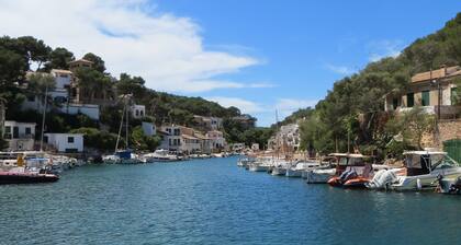 laadukkaat kalusteet, iso uima-allas, upea merinäköala, vain 200m rantaan