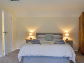 Unclassified image, 2 of 25, button - 3 bedroom accommodation in Heath, near Chesterfield (Heath, near Chesterfield)