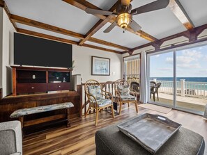 Smart TV, fireplace, DVD player