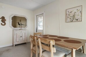 Dining - Wake to the Sunrise and Steps to the Sunset! Best of Both Worlds! (Indian Rocks Beach)