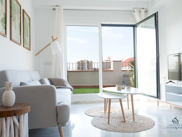 TV - Living4malaga Blue Bay Penthouse (Málaga)
