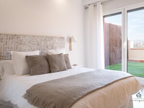1 bedroom, iron/ironing board, Internet, bed sheets - Living4malaga Blue Bay Penthouse (Málaga)