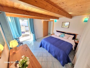 2 slaapkamers, een strijkplank/strijkijzer, reisbedje, gratis wifi