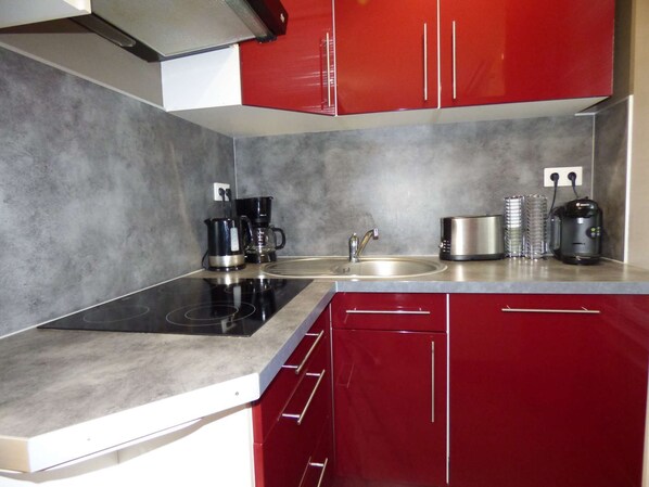 Fridge, microwave, oven, dishwasher - Appartement n°3 au 2ème Étage Sans Ascenseur (Berck-Plage)