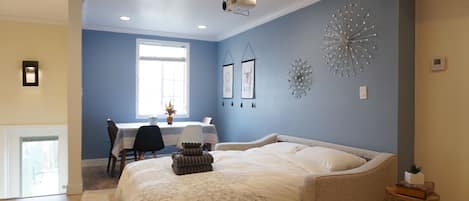 1 bedroom, in-room safe, iron/ironing board, WiFi