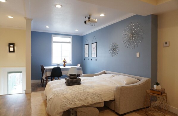 1 bedroom, in-room safe, iron/ironing board, WiFi
