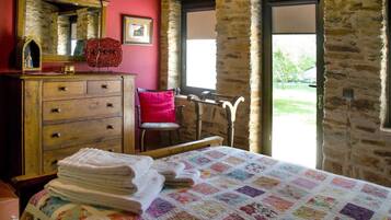 1 Schlafzimmer, Schreibtisch, Bügeleisen/Bügelbrett, Reisekinderbett