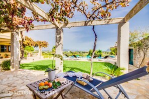 Entspannen Sie sich bei einem guten Buch und lassen die Seele baumeln Finca Pegasus in Alcudia