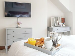 4 bedrooms, free WiFi, bed sheets - 4 bedroom accommodation in Portpatrick, near Stranraer (Portpatrick, near Stranraer)