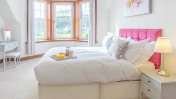 4 quartos, Wi-Fi de cortesia, roupa de cama