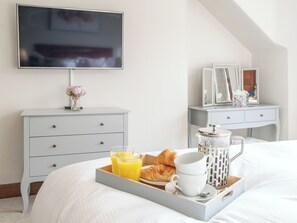 4 bedrooms, free WiFi, bed sheets