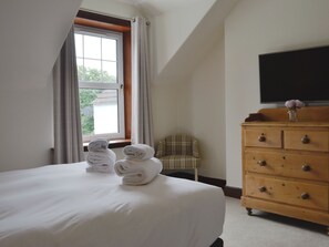 4 bedrooms, free WiFi, bed sheets - 4 bedroom accommodation in Portpatrick, near Stranraer (Portpatrick, near Stranraer)