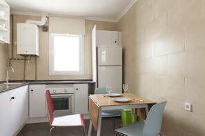 Fridge, microwave, oven, coffee/tea maker